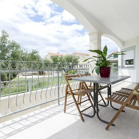 Crystal Διαμέρισμα *