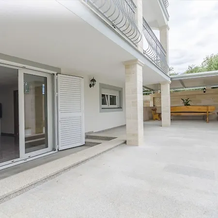 Crystal Βόντιτσε